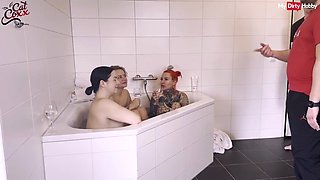 Cat Coxx And Deutsche Amateure - Milf & Her Amateur Friends Get Fucked By 2 Guys In The Bathtub German