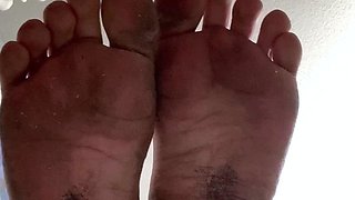Amateur Foot Fetish Girlfriend Sucks and gives a Footjob