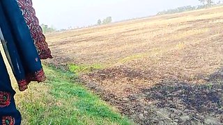 Desi Bhabhi Pissing in the Field