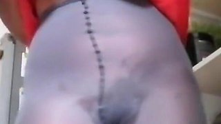 Busty MILF Gives Massive Squirt