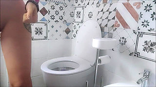 Toilet and Very Wet Pee: My Passion