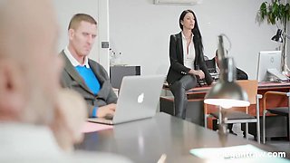 President Fucks Secretary In The Office Toilet 6 Min