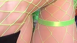 A Teenager and Her Huge Ass Show a Real Orgasm