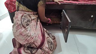 Desi Bhabhi masturbated her lover's dick and fucked his pussy