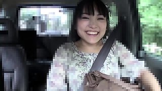 Asiatiques - Playing with the hitachi in their car