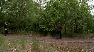 Lady Sadista und Helferin: Dominatrix anal fucks male slave