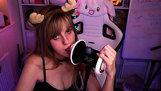 Very hot amateur thai teen girl toying her pussy on cam