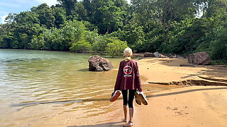 Homemade Accidental Sex - Handjob and Cumshot on a Beach