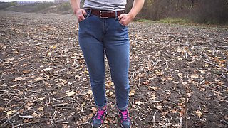 MILF Teasing Her Big Cameltoe in Blue Jeans Outdoors