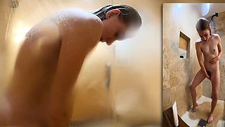 Hot amateur blonde pregnant toying her pussy solo