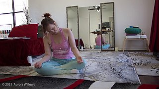 Milf goddess Aurora Willows shows off in yoga pants