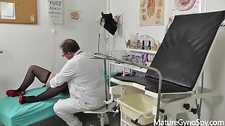 Mature Gyno Doctor Secretly Records BBW Patient Live on Cam - Fingering & Bondage Fetish