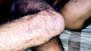 Desi bhabhi ko pahli bar gand marwane ke liye manaya