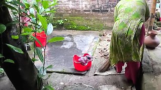 Desi Aunty Takes Bath After I Fuck Her Tight Pussy Doggy Style - SAFI TV