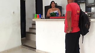 Lucky Pizza Deal. Colombian With Big Ass Gets Fucked Hard With Her Pussy With Skinny Old Delivery Man