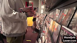 Cumthirsty bitch cocksucking in group