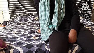 Desi Indian Bhabhi Fucks Milkman in Hindi HD