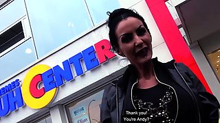 Cockhungry MILF pussypounded in the car