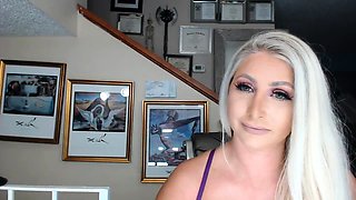 Big boob brunette masturbates on webcam