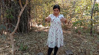 Daring Indian Kamini Bhabhi Getting Fucked in Jungle