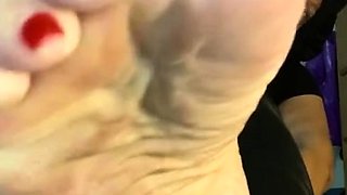 Amateur Foot Fetish Girlfriend Sucks and gives a Footjob