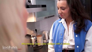 Lesbea blondie estate agent makes college girl an suggest she can't turn down