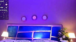 Amateur blonde babe masturbates on cam