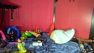 Blonde tight pussy babe solo toy fun in glamour masturbation