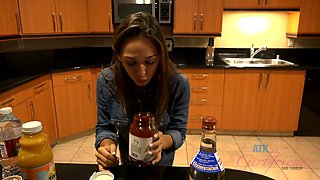 One date with Sara Luvv is all it takes for a creampie