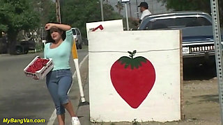 Chubby MILF picked up for her first bangvan DP