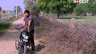 Indian babe toys her pussy on webcam