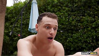 Nika Venom and Payton Preslee are fucking with a shared big cock
