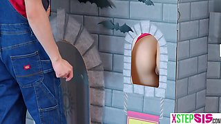 Bianca Bangs, Petite Teen And Petite Girl In Haunted Castle With Boo Holes With Stepsister And Bff Inside