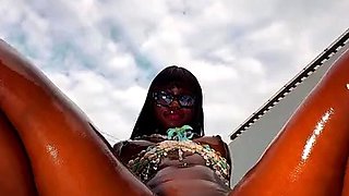 Webcam fun mature brunette with toys cum on cam