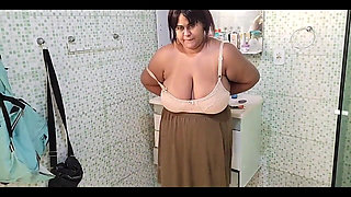 Stepmother Receives a Super Cum on the Face From Her Stepson