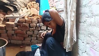 Sexy Wife In Aaj Bhi Maine Apni Biwi Ki Washroom Main Gaand Ki Chudai Anal Fuckiing Hot Housewife Homemade Desi Gaand Ki Chudai
