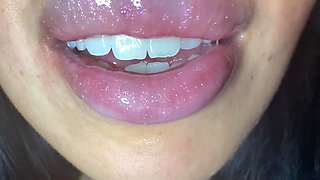 A Loooot of Lipgloss When I Kiss