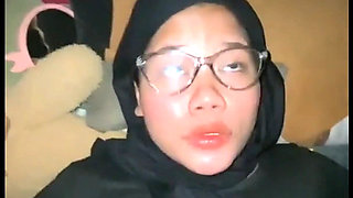 Hijab with Big Natural Breasts Fucks with Boyfriend Until Pussy Is Wet