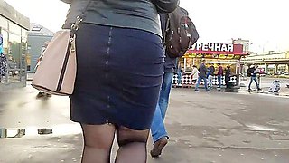 Fatty girl s ass go to the bus