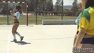 Teenager amateurs suck n screw