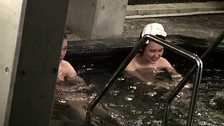 Enchanting Japanese babe enjoys a nice bath on hidden cam