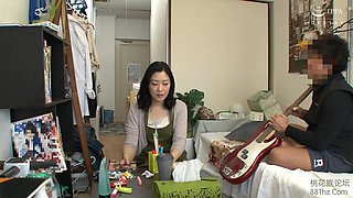 巷で噂の「おばさんレンタル」サービス 077
