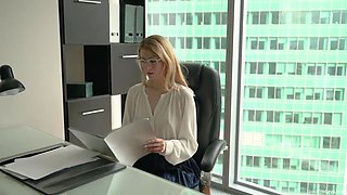 The Office Got Boring And Emma Decided To Entertain Herself Sex Movies Featuring Diapers Days