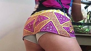 amateur lovebi flashing ass on live webcam