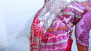 beautiful sundari anti bathroome gosol korte giye tar bhudar balgulo kete nilo.