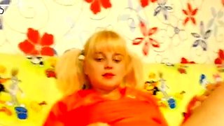 Blondy Sexxx Fucks her Machine on Webcam