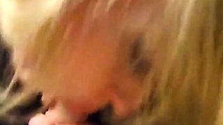 Dansk Blonde MILF Blowjob og Sperm i Munden