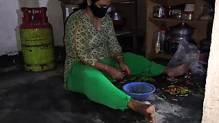 Desi Aunty Anal Doggy Style - Bangladeshi Step Mom Fucked Hard in Ass While Cooking