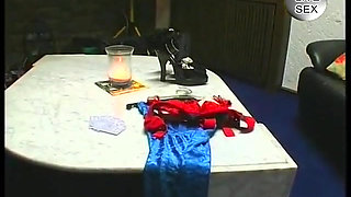 Skiny slut satisfy her pussy with glasses dildo