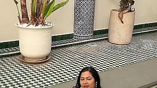 BBW Twerking in Pool Splashing Water with Huge Ass. Wet Fat Booty Clapping Outdoor